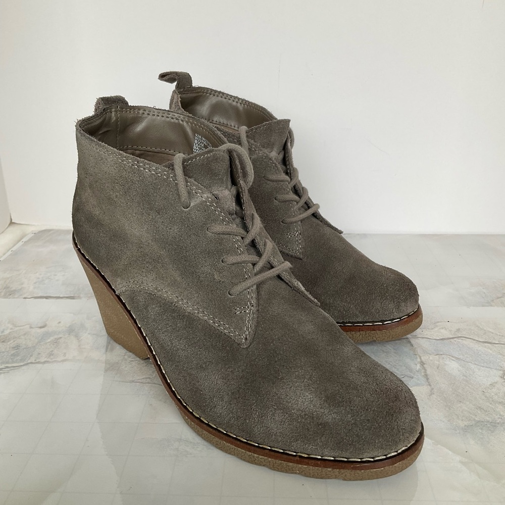 White Mountain Gray Suede Lace Up Wedge Ankle Booties Sz 8.5-Lambert